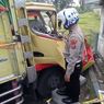 Keluar dari Terminal Purboyo, Bus Mira Dihantam Truk Bermuatan Tepung Porang