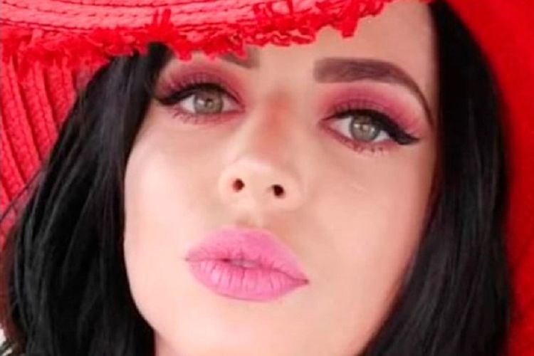 Flavia Tamayo, seorang model Playboy asal Brasil ditangkap di Negara Bagian Espirito Santo, setelah dia dituding menjalankan geng seks dan peredaran narkoba yang semua anggotanya perempuan.