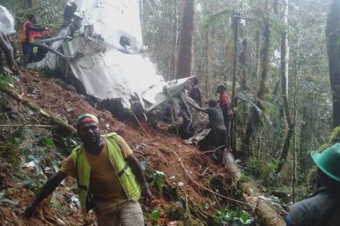 BERITA FOTO: Proses Evakuasi Korban Kecelakaan Pesawat Rimbun Air di Papua