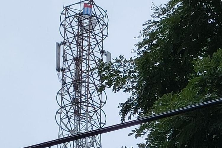 Bendera Bintang Kejora Berkibar di Tower BTS Kabupaten Teluk Bintuni