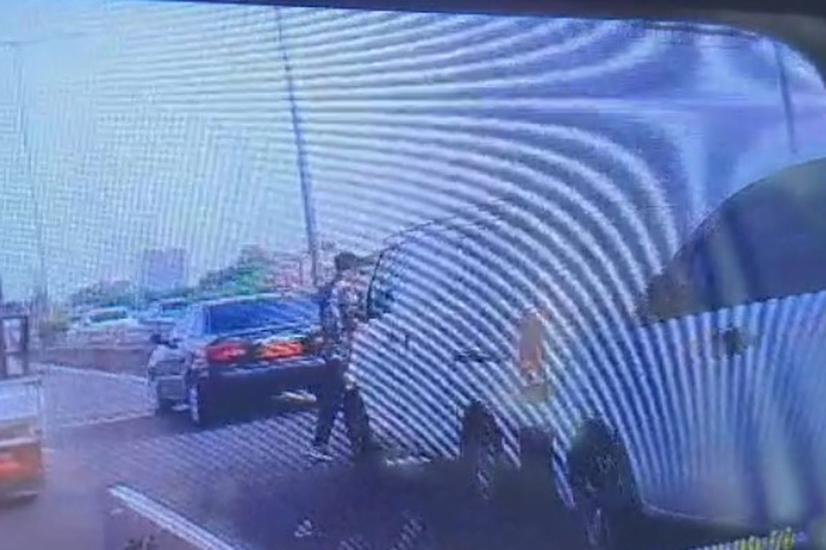 4 kendaran terlibat kecelakaan beruntun di Jalan Tol Wiyoto Wiyono, KM 03+000 Jatinegara arah Rawamangun, Kamis (11/12/2025) pagi.