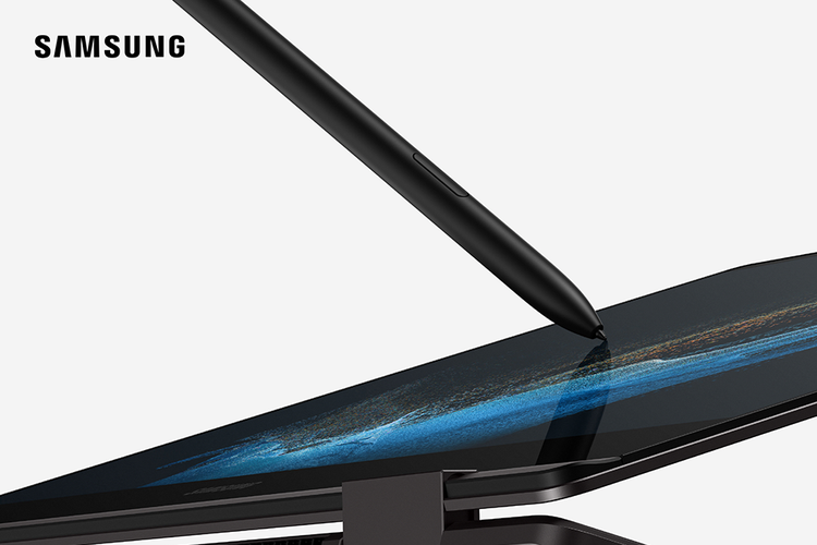 Ilustrasi Samsung Galaxy Book 2 Pro 360 menggunakan S Pen