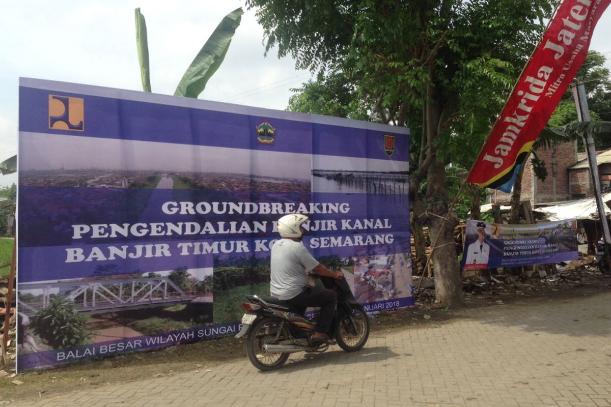 Ground breaking normalisasi Sungai BKT di Semarang, Jawa Tengah, Jumat (5/1/2018).