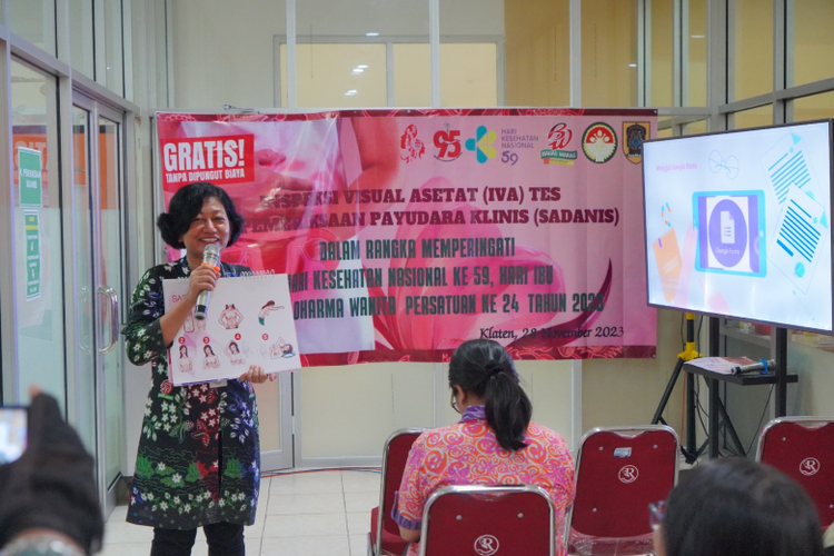 Dharma Wanita Persatuan (DWP) Kabupaten Klaten mengadakan pemeriksaan Inspeksi Visual Asetat (IVA) dan Pemeriksaan Payudara Klinis (Sadanis) gratis di Rumah Sakit Umum Daerah (RSUD) Bagas Waras Klaten, Jawa Tengah, Selasa (28/11/2023) 