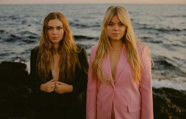 Folk Duo, First Aid Kid (Johanna and Klara S&ouml;derberg)