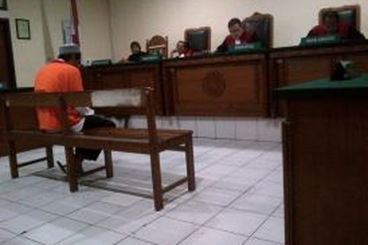 Mustofa, pelaku pembunuhan mahasiswi Undip Semarang dibui 10 tahun penjara dalam sidang di Pengadilan Negeri Semarang (29/1/2015).