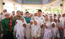 Gus Muhaimin Silaturahmi ke IAY Darul Azhar Tanah Bumbu, Bupati Zairullah Ucapkan Rasa Syukur