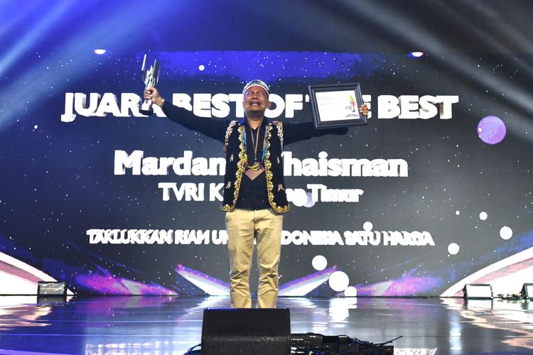 Jurnalis TVRI Kalimantan Timur Mardans Whaisman Pemenang Best of the Best pada acara Ajang Jurnalistik Pertamina 2024, Bali, Jumat (13/12/2024).