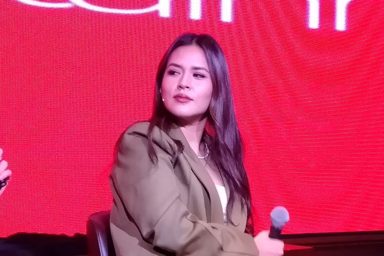 Penyanyi Raisa saat talk show Bestie Edition di The Girl Fest, yang berlokasi di mal kawasan Jakarta Barat, Jumat (3/3/2023).