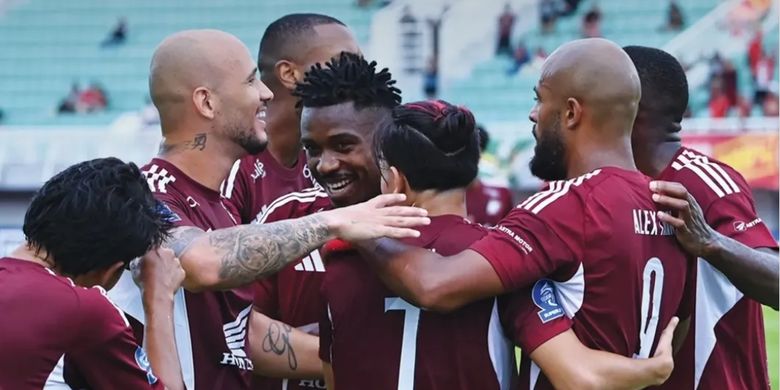Selebrasi pemain PSM Makassar usai mencetak gol dalam pertandingan Super League.
