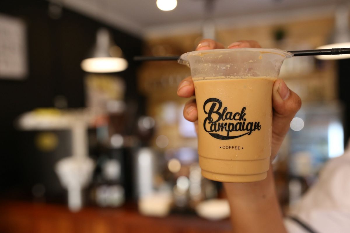 Es Kutang (kopi susu Tangerang) dari Black Campaign Coffee, Tangerang. 