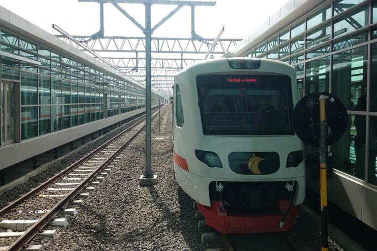 Kereta bandara di Stasiun Bandara Soekaro-Hatta, Selasa (26/12/2017).