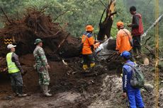 Jalur Menuju Bromo Longsor, Akses Jalan Sempat Tertutup