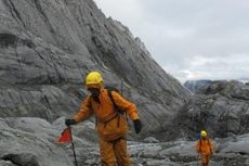 Pendakian Gunung Carstensz Papua Salah Satu yang Termahal di Dunia