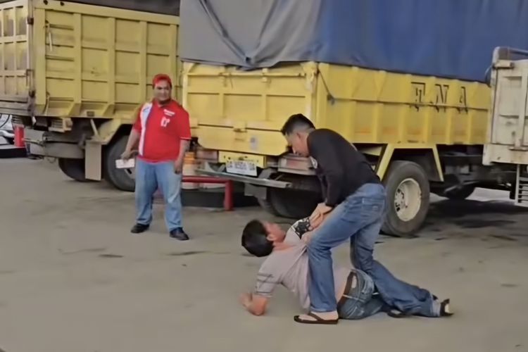 Palak Sopir Truk saat Antre Solar di SPBU, Empat Preman di Banjarmasin Disergap Polisi