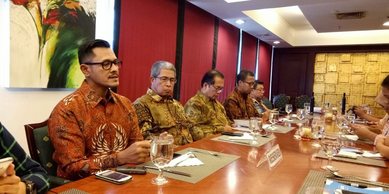 Denon Prawiraatmaja, CEO Whitesky memaparkan kerja sama Co Branding dengan Kementerian Pariwisata, seusai menandatangani MoU dalam acara Rakornas Kemenpar, Senin (26/9/2017).