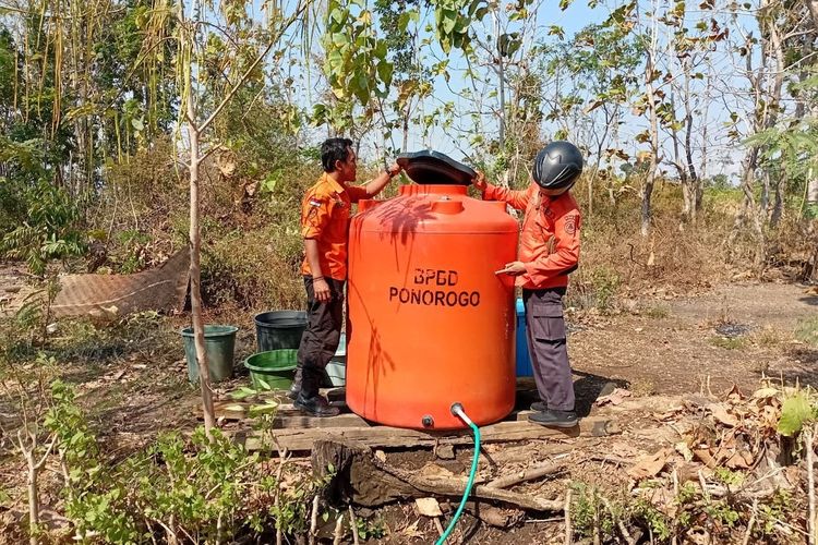 Kekeringan Meluas di Ponorogo, Warga Karangpatihan Masih Andalkan Bantuan Relawan