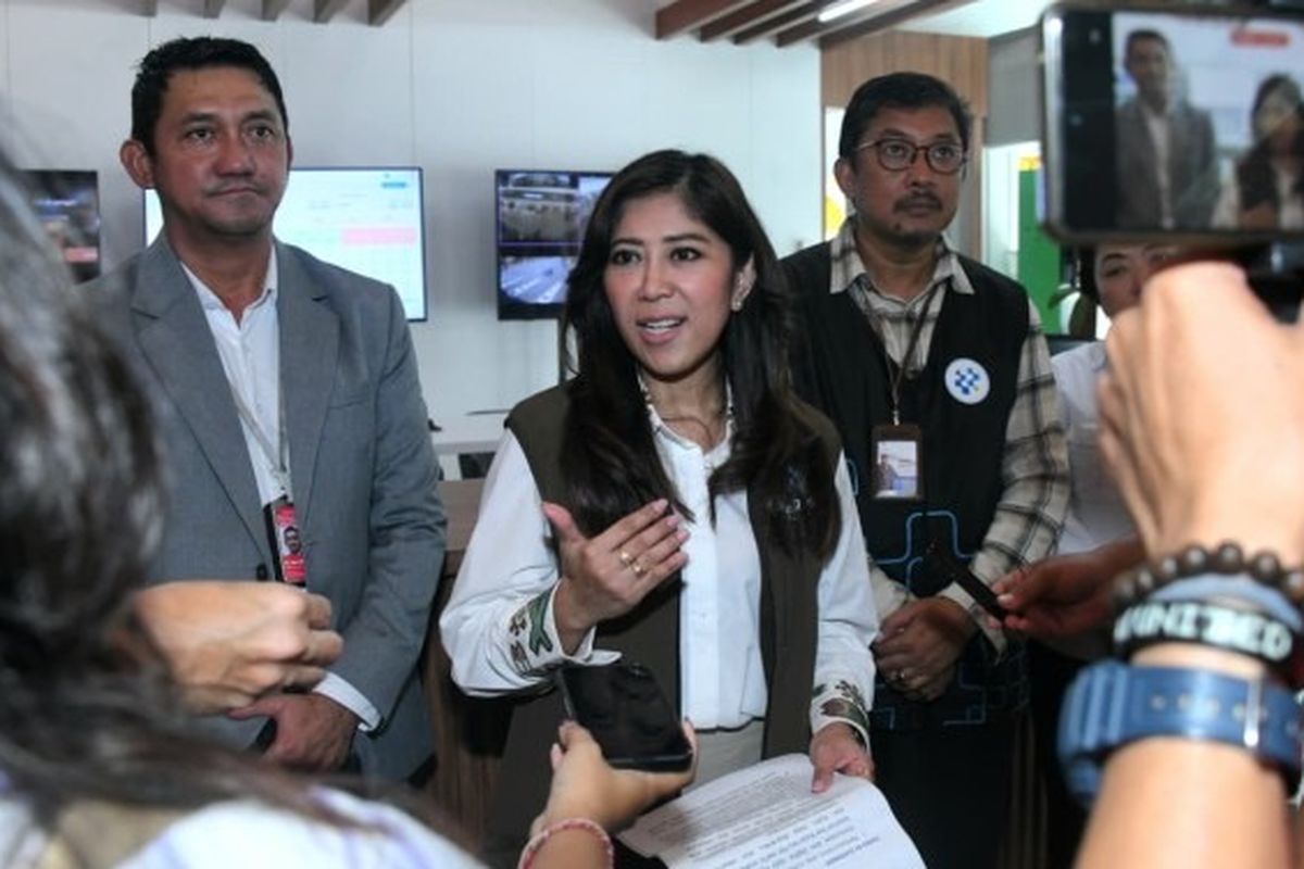 Menteri Komunikasi dan Digital Meutya Hafid saat meninjau Posko Terpadu di Bandara Internasional I Gusti Ngurah Rai, Bali, Selasa (24/3/2026), mengatakan bahwa jaringan selular dan keamanan frekuensi penerbangan dipastikan aman dan tidak membahayakan tingginya lonjakan frekuensi penerbangan selama musim mudik.