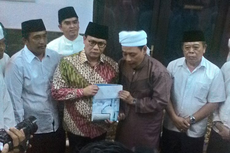 Kiai Mutawakkil menitipkan surat untuk Megawati melalui Ahmad Basarah.
