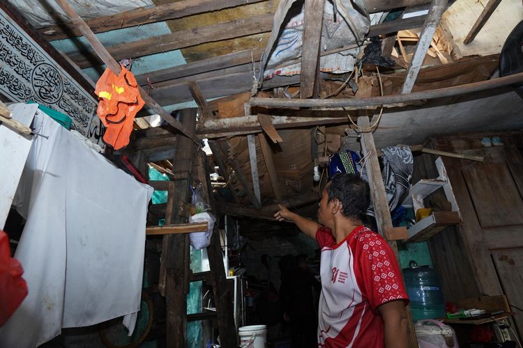 Masih Ada Warga Ibu Kota Berpenghasilan Rp 500.000 Tinggal di Rumah Bocor