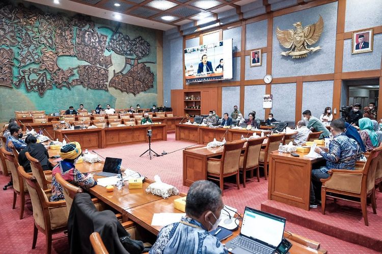 Suasana rapat kerja dengan Komisi X DPR RI di Jakarta pada Kamis (2/6/2022). Menteri Pariwisata dan Ekonomi Kreatif (Menparekraf) menyampaikan resume pagu anggaran tahun anggaran 2023.