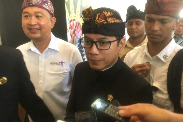 Menteri Pariwisata dan Ekonomi Kreatif Wishnutama usai membuka Indonesia Tourism Outlook 2020, di Badung, Bali, Jumat (22/11/2019).
