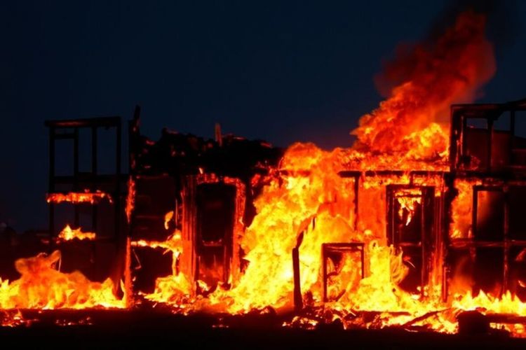 Diduga Korsleting, Rumah Makan di Sumbawa Hangus Dilalap Api, Kerugian Rp 100 Juta