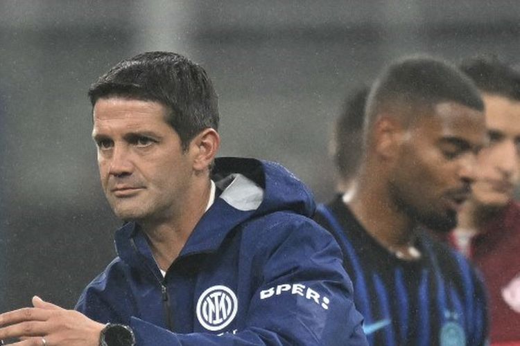 Pelatih Inter Milan, Cristian Chivu, memberi apresiasi kepada para pemainnya usai kemenangan 3-0 atas Fiorentina dalam lanjutan Liga Italia 2025-2026 di Giuseppe Meazza.