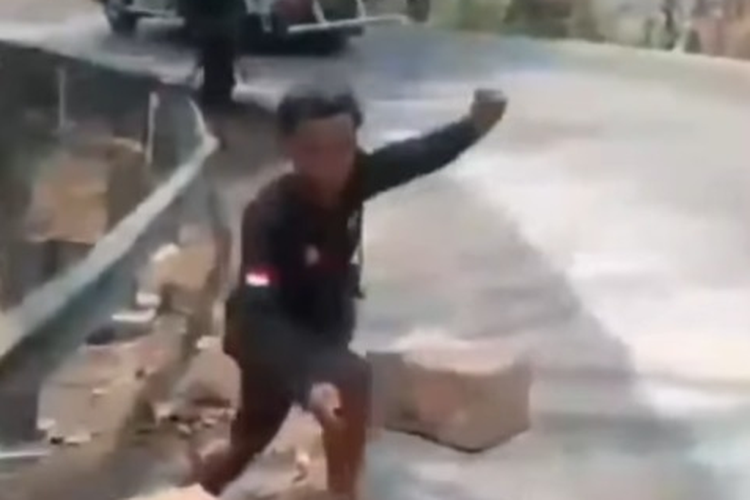 Kronologi Warga Jarah Oli Usai Truk Masuk Jurang di Batang, Kapolresta: Orang Kesusahan Kok Diambil