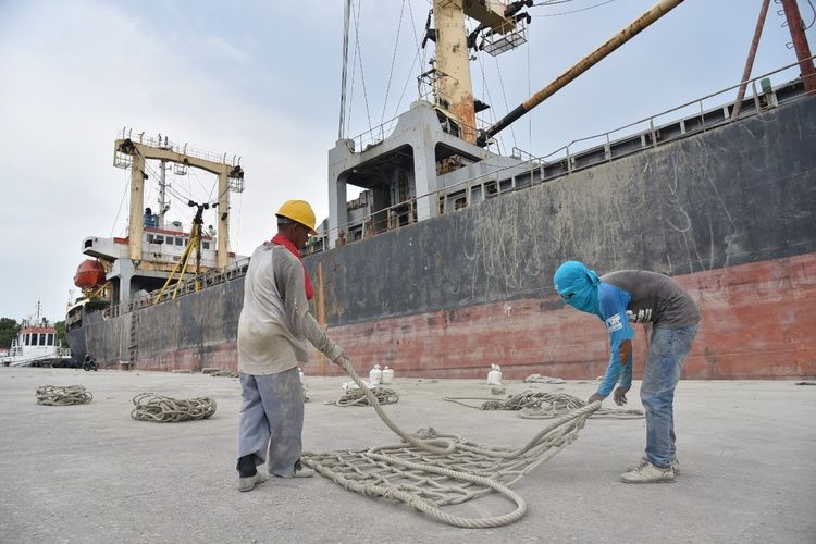 Suasana Pelabuhan Krueng Geukuh, Aceh Utara, pelabuhan satu-satunya jalur bisnis laut di Kabupaten Aceh Utara, Minggu (5/9/2021)