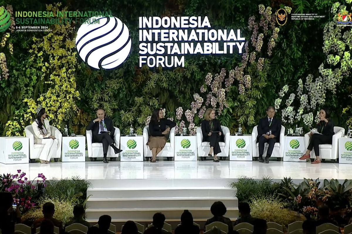  Tangkapan layar dari video yang menayangkan sesi diskusi panel dalam Indonesia Sustainability Forum (ISF) 2024 di Jakarta Convention Center (JCC), Jakarta, Jumat (6/9/2024).