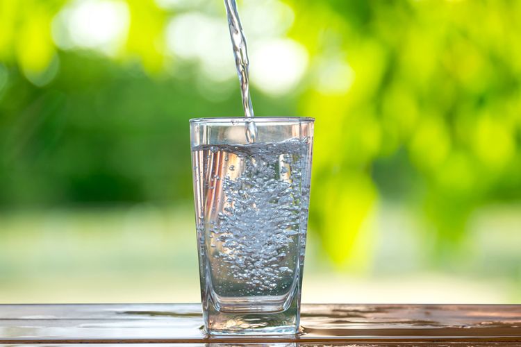 12 Manfaat Kesehatan Minum Air Putih, Bukan Hanya Cegah Dehidrasi Halaman  all - Kompas.com