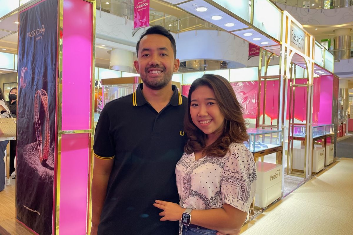 Kiky Saputri dan M Khairi saat ditemui dalam acara Unconditional Love- A Jewerly Exhibition di kawasan Jakarta Barat, Senin (17/10/2022).