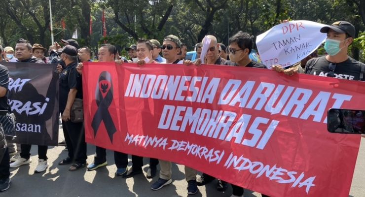 DPR Anulir Putusan MK, Publik Diimbau Jangan Tunduk dari Elite Politik