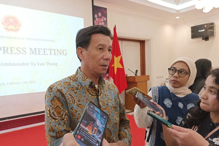 Duta Besar Vietnam untuk Indonesia Ta Van Thong pada pertemuan pers tahunan yang diselenggarakan oleh Duta Besar Ta Van Thong di Kedubes Vietnam, Jakarta, Rabu (12/2/2025).