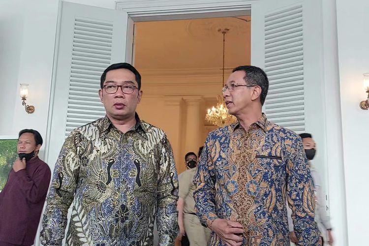 Gubernur Jawa Barat Ridwan Kamil mengunjungi Penjabat Gubernur DKI Jakarta Heru Budi Hartono di Balai Kota Jakarta, pada Selasa (20/12/2022) sore.
