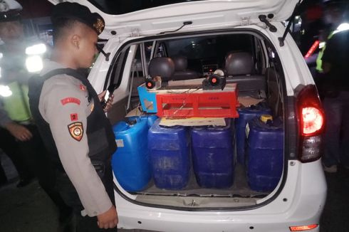 Polisi Amankan Avanza yang Bawa 750 Liter Miras Tradisional