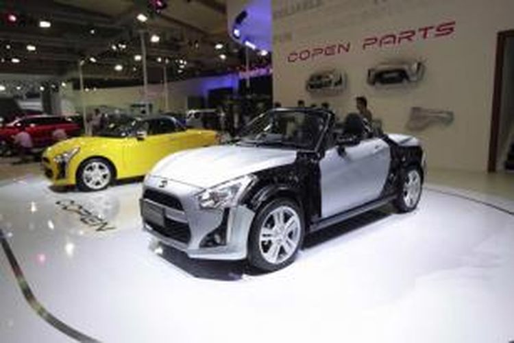 Mobil konsep Copen milik Daihatsu dipajang dalam pameran Indonesia International Motor Show 2014, di JIExpo, Kemayoran, Jakarta, Kamis (18/9/2014). Pameran otomotif terbesar di Indonesia ini akan berlangsung hingga 28 September 2014.