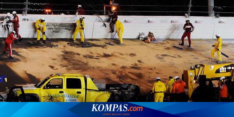 Tabrak Truk  Bahan  Bakar  Montoya Selamat