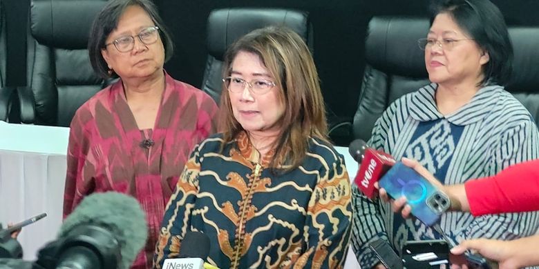 Perjalanan Karier Jaleswari Pramodhawardani, Pakar HAM yang Mundur dari Kantor Staf Kepresidenan - Kompas.com