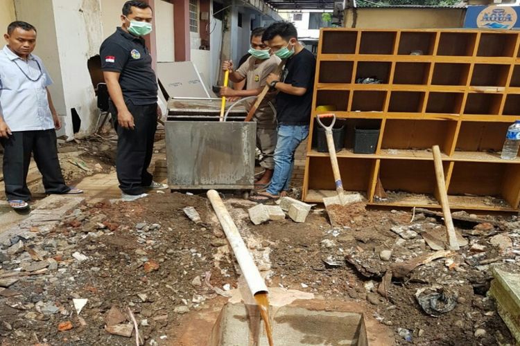 Septic tank pembuangan limbah narkoba Direktorat Narkoba Polda Metro Jaya.