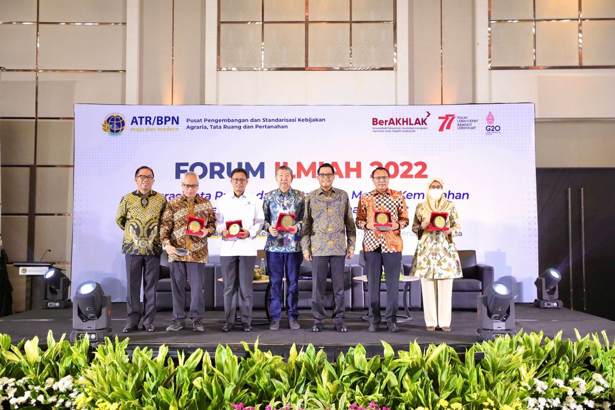 Kementerian ATR/BPN mengadakan Forum Ilmiah 2022 dengan tema Integrasi Tata Ruang dan Pertanahan Menuju Kemudahan Investasi untuk Kesejahteraan Rakyat di Hotel Fairmont, Jakarta, Senin (1/8/2022).