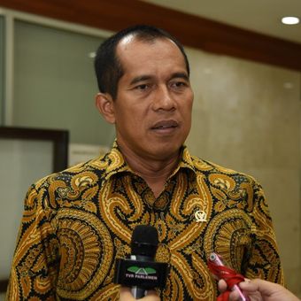 Ketua Komisi I DPR RI Abdul Kharis Almasyhari apresiasi langkah Kemenlu terkait keberhasilan proses evakuasi sebanyak 47 Warga Negara Indonesia (WNI) di Bandara Hongkong.
