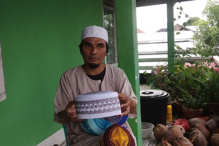 suasana produksi kopiah Kediri, Lombok Barat