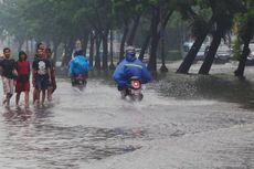 Jalan di Kelapa Gading Terendam Banjir, Lalu Lintas Lumpuh