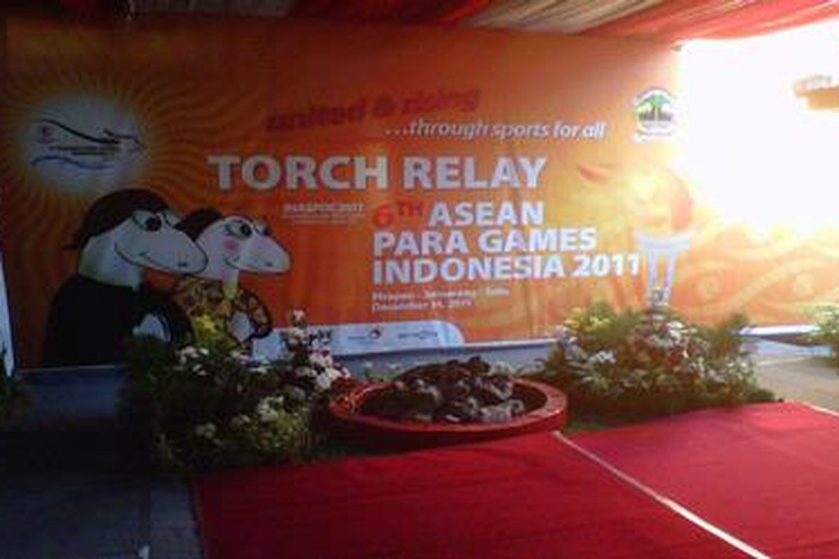 Pengambilan api ASEAN Para Games 2011 di sumber api abadi Mrapen, Kecamatan Gubuk, Kabupaten Grobogan, Jawa Tengah, Rabu (14/12/2011) pagi.