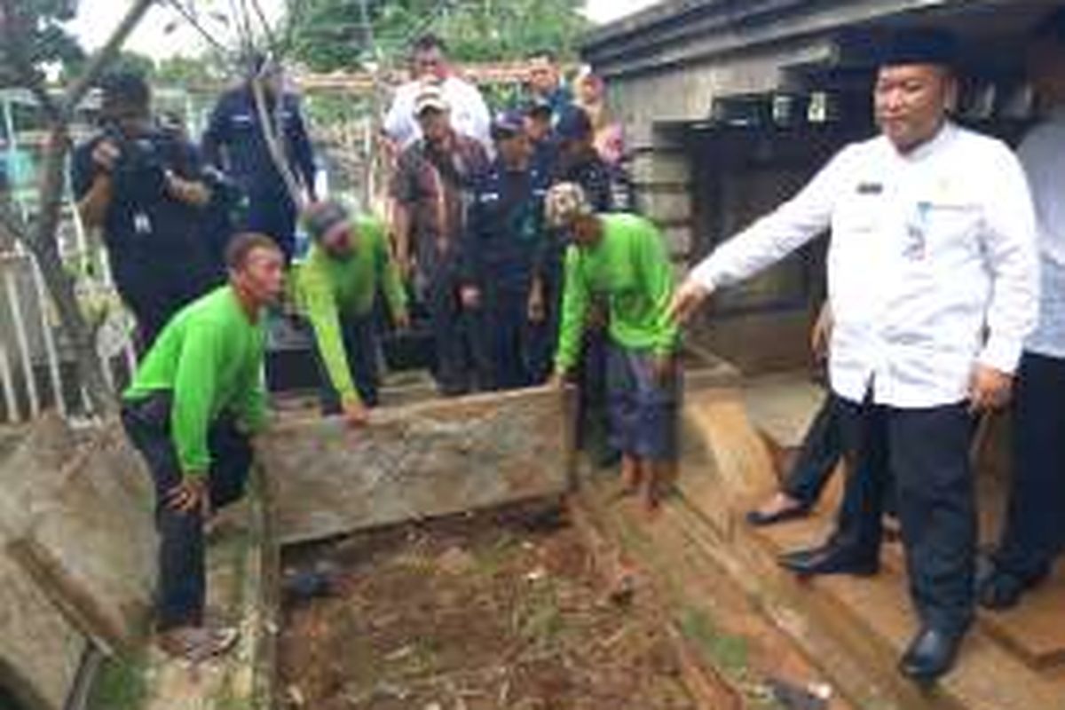 Makam fiktif di TPU Menteng Pulo. 