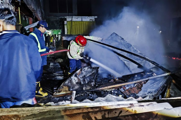 Lapak Pedagang di Pasar SGC Cikarang Bekasi Terbakar, 7 Kios Hangus