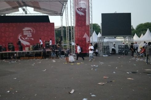 Relawan Jokowi-Ma'ruf Bubar, Sampah Berserakan di Kawasan Monas