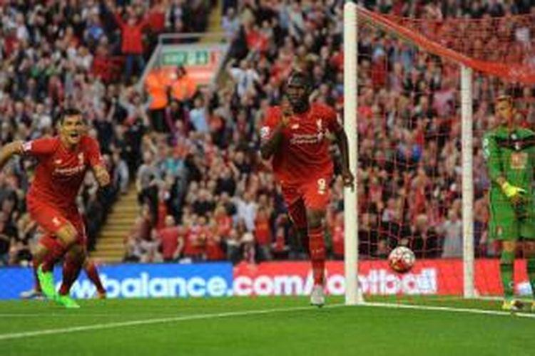 Christian Benteke (9) merayakan gol pertamanya untuk Liverpool saat menghadapi Bournemouth pada lanjutan Premier League di Stadion Anfield, Senin waktu setempat atau Selasa (18/8/2015) dini hari WIB.